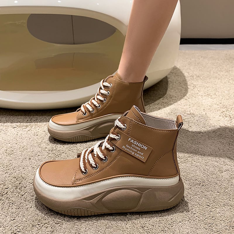 Botas Martin de suela gruesa y caña alta para mujer